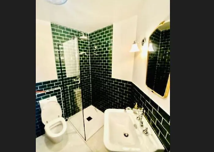 Stylish 1br With Parking And Outdoor Spaces 아파트